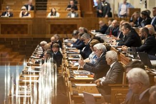 Přehledně: Daně, poplatky, odvody. Konsolidační balíček definitivně prošel - Seznam Zprávy