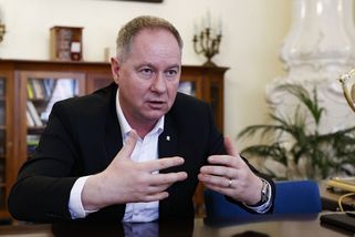 MŠMT vypsalo na adaptaci Ukrajinců a kurzy češtiny dotace ve výši 1,4 miliardy - Novinky