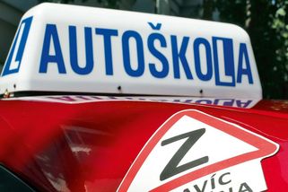 Řídit auto by mohli i 17letí řidiči, navrhuje Kupka - Novinky