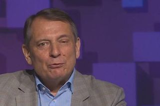 Přivřené oko na kameru. Živé vysílání ČT odhalilo další Paroubkův zdravotní problém