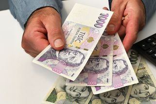 V Praze rostou mzdy rychleji než jinde, nůžky se dál rozevírají i mezi obory