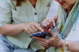 Banka zruší účet, obchod nedá slevu. „Offline“ lidé a senioři jsou tlačeni do digitálního kouta - Echo24.cz