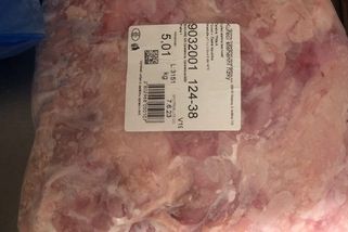 V restauraci v centru Prahy našla inspekce 30 kilo nevyhovujícího masa. Řízky měly měsíc po záruce - Novinky