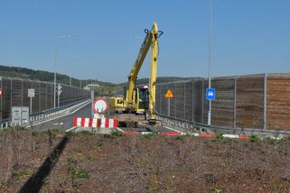 Poláci už mají nastartované bagry. Dostavbě D11 ale brání Děti Země - Novinky