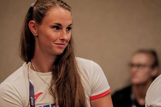 Železná se zranila. Manželka světového rekordmana spěchala do Česka na operaci a má po sezoně - Sport.cz