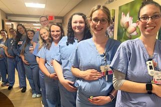 V porodnici ve Wisconsinu během krátké doby otěhotnělo 14 zdravotních sester - Novinky