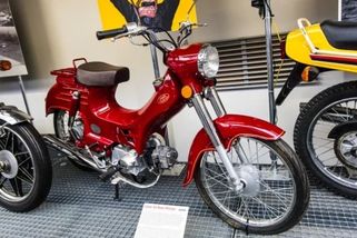 Novodobá Jawa 555 New Pionýr stála pod 30 tisíc. Za stejné peníze se prodává i dnes
