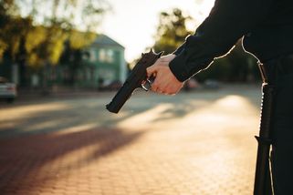 Policistovi při besedě v mateřské škole na Přerovsku vystřelila zbraň - Novinky