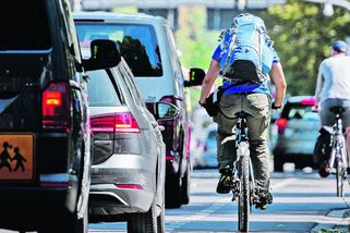 Povinný odstup od cyklistů se policii nelíbí - Novinky