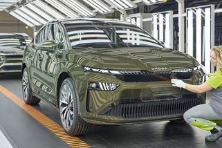 Klíčový model Škodovky s novou tváří se už vyrábí! V Mladé Boleslavi postaví 300 kusů denně - Garáž.cz