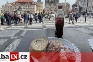 prahain.cz/jidlo/poctivy-prodej-sunky-na-staromaku-zahrali-jsme-si-na-cizince-14979.html