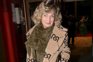 Zuzana Bubílková se vysmívá Aleně Schillerové. Vtipně paroduje její legendární fotku s pávem - OnlyU