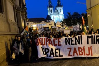 Centrem Prahy pochodovali příznivci Palestiny - Novinky