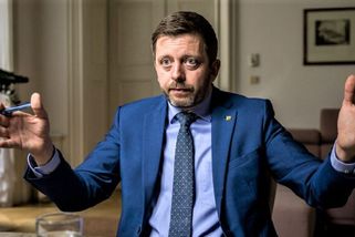 Fotka z narozenin syna Rakušana krátce po sebevraždě trpící matky Lenky vyvolala pozdvižení. Politik by měl spojovat, ne rozdělovat