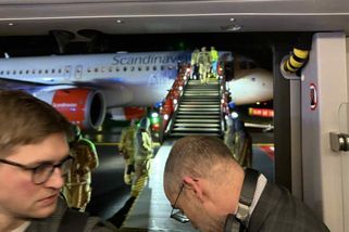 Nepochopitelná chyba. Letadlo plné lidí startovalo v Bruselu mimo ranvej - Novinky