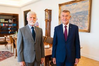 Mezi Hradem a ANO to čím dál víc vázne, Babiš začíná na prezidenta tlačit. Vylepší to středeční schůzka?