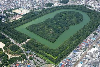 Tahle japonská hrobka je větší než pyramidy. Proč se o ní nemluví? | Japonsko