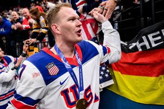 Zlatý a nenáviděný: Brady Tkachuk je terčem brutálních vtipů