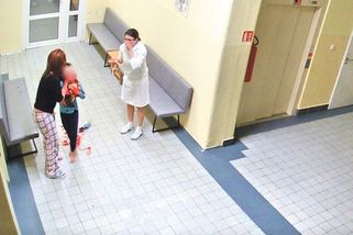 Sestry měly přivolat ARO tým, řekla matka chlapce, který má po operaci poškozený mozek - Novinky