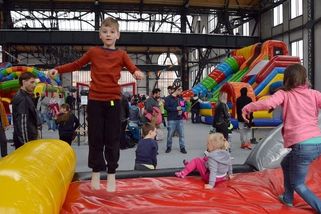 Festival skákacích hradů je hojně navštěvovaná akce v ostravském Trojhalí Karolina - Novinky