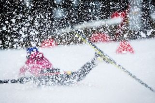 V závodě tekly nervy. Na neúmyslný pád Rus zareagoval úmyslným kopem do hlavy - Sport.cz