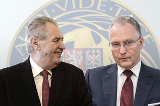 Do BIS už se nikdy nevrátí důstojník, jehož Koudelka vyhodil kvůli donášení Zemanovi