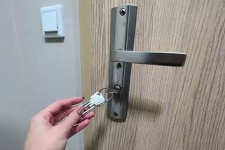 Obětí nejnovější metody vykradačů bytů a domů přibývá! Tento trik s klíčem v zámku je u policie tématem č. 1