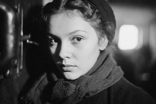 Třicet mužů a jedna žena: Hromadné znásilnění, které otřáslo sovětským rájem a skončilo popravami - Médium.cz