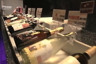 Fotr na tripu zaplatil 100 tisíc za láhev vína. Je z dolu, kde se dříve těžilo zlato | Fotr na tripu