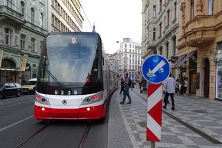 Moje výplata zmizí během 48 hodin. Vítejte v magickém světě české střední třídy - Médium.cz
