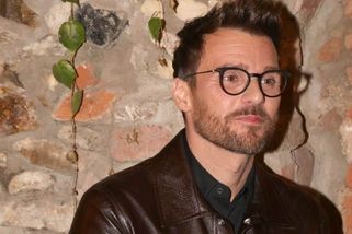 Leoš Mareš si žije jako král. Za byt o velikosti domu zaplatil 39 milionů korun, takové bydlení mu kolegové mohou jen závidět