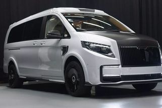 Dodávka od Mercedesu, co si hraje na rolls-royce: Uvnitř je ještě luxusnější, díky šílenému předku poznáte, kdo za touhle příšerou stojí - Garáž.cz