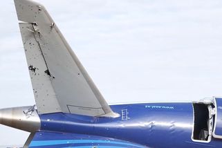 Velké množství malých děr. Ázerbájdžánské letadlo mohli omylem sestřelit Rusové - Novinky