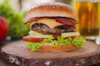 Luštěniny a ryby českým školákům nejedou. Zkrachuje proto změna stravování v jídelnách? - Médium.cz