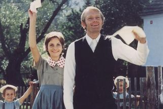 Slavná komedie, která udělala z Luďka Soboty hvězdu, sklidila po premiéře zdrcující kritiku. Češi se jí smějí už 50 let - Super.cz