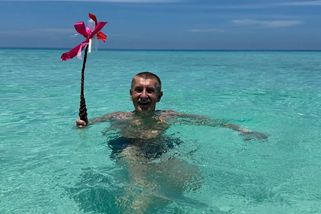 Babiš vyrazil na Velikonoce k moři. Lidé zuří a vyčítají mu dovolenou, zatímco v Česku rostou ceny paliv