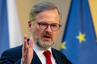 Fiala je pro silnou armádu, uvedl po jednání lídrů o Ukrajině. Šándor situaci okomentoval