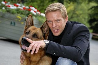 Tohle jste o psím detektivovi nevěděli. Komisař Rex měl tajemství, kterého si divák jen těžko všiml