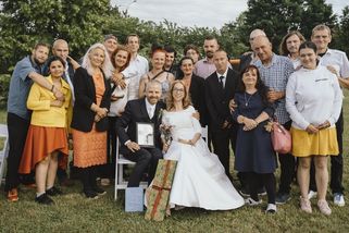 Snoubenci pozvali na svatbu plzeňské bezdomovce - Novinky