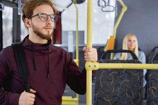 Dálkovým autobusem jsem jel zadarmo. Křik cestujících donutil řidiče, aby mě vzal - Médium.cz