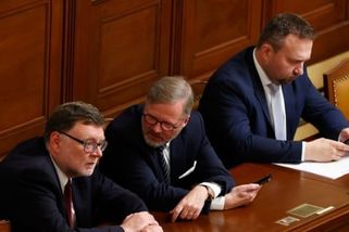 Fialu ekonomické otázky nezajímají. Vládě chybí jasné vedení a voliči jsou zoufalí, říkají experti