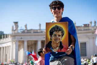 Papež svatořečí prvního mileniála. Říkali mu „Boží influencer“ - Seznam Zprávy