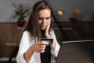 Vynalézavost internetových podvodníků nezná mezí, oběť lanaří i hodiny - Novinky