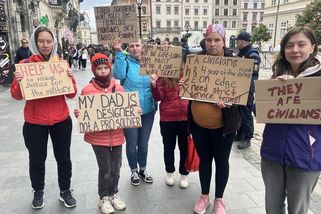 Můj táta je designér, unavený voják frontu neudrží. Ukrajinci tepou netransparentní armádu - Novinky