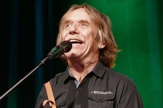 Nohavicova nová odrhovačka o Babišovi a Putinovi se opět neodpustitelně dotkla uměleckého dna - Médium.cz