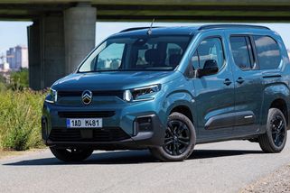 Sedm míst, obří kufr a diesel za rozumné peníze: Tohle auto je i po letech rodinný ideál, řadu moderních SUV strčí do kapsy - Garáž.cz