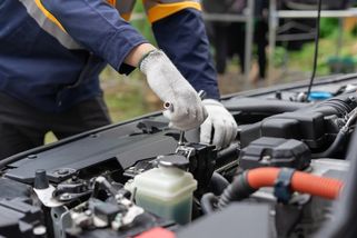 Chtěl jsem v servisu jen běžnou výměnu oleje a filtrů. Odjížděl jsem s fakturou na 90 000 Kč. Prý je to normální