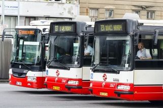 Odmítli odtah a vytáhli metr. Autobusy nezajížděly do dvou zastávek kvůli sporu se strážníky - Zdopravy.cz