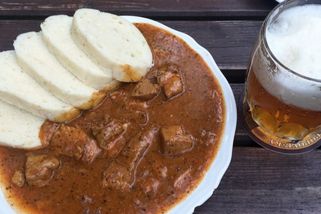 Perfektní GULÁŠ: Tajemství měkkého masa a jak se vyhnout hořkosti