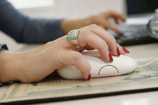 Klikla na první odkaz ve vyhledávači, přišla o 600 tisíc korun - Novinky